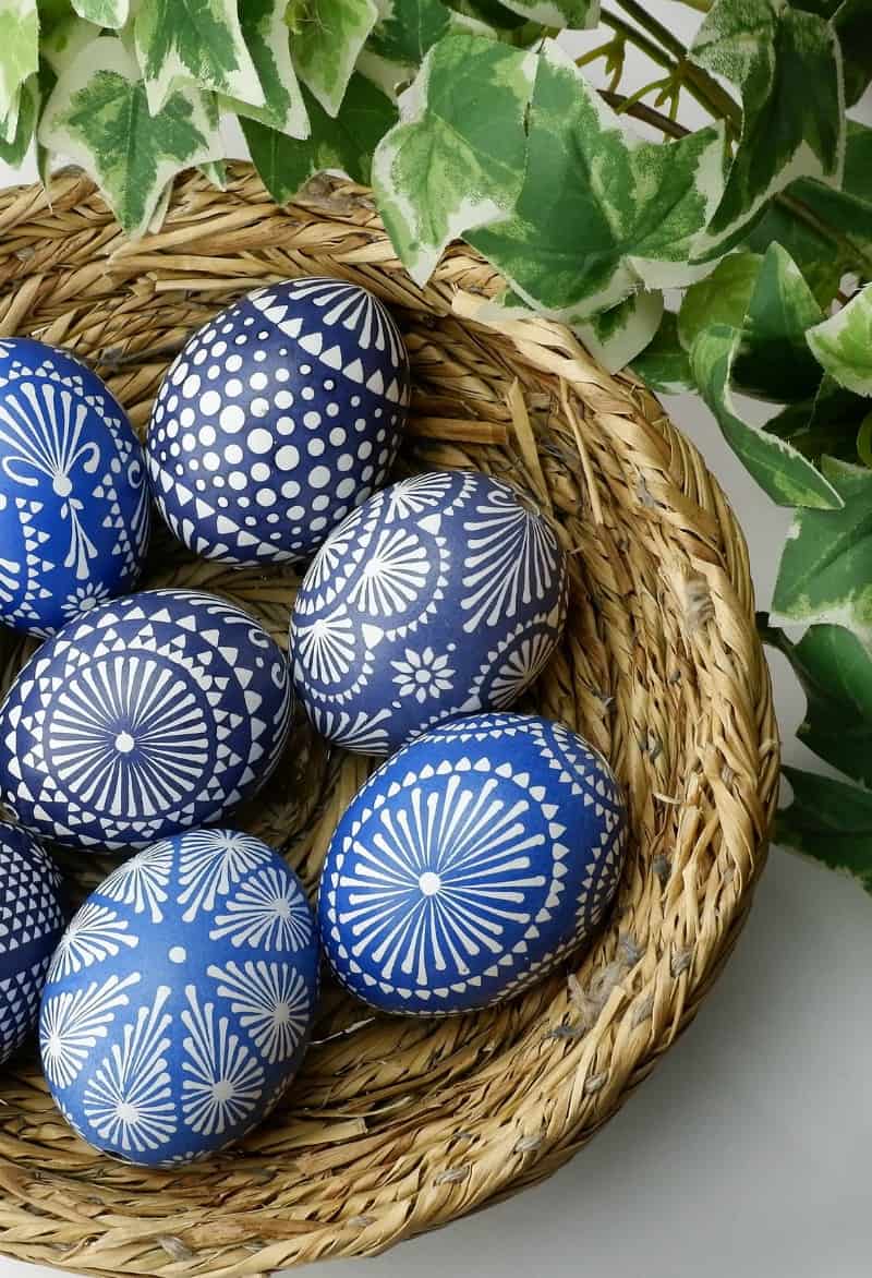 10 Egg Decorating Books for Gorgeous Easter Eggs