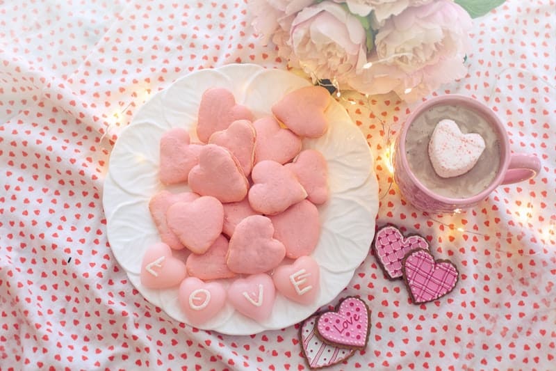 How to Have a Galentines Day Party For Your Friends