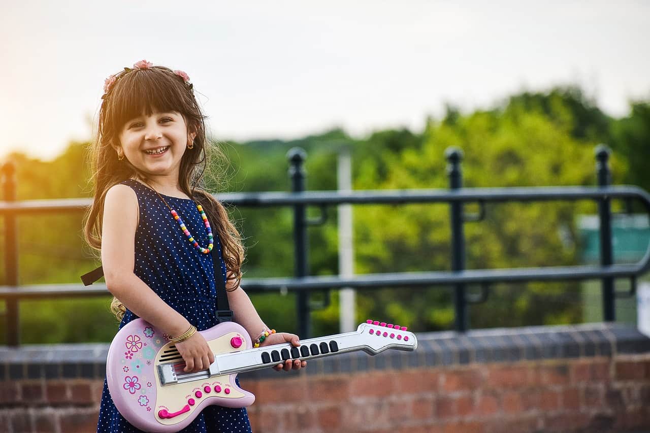 girl playing the guitar