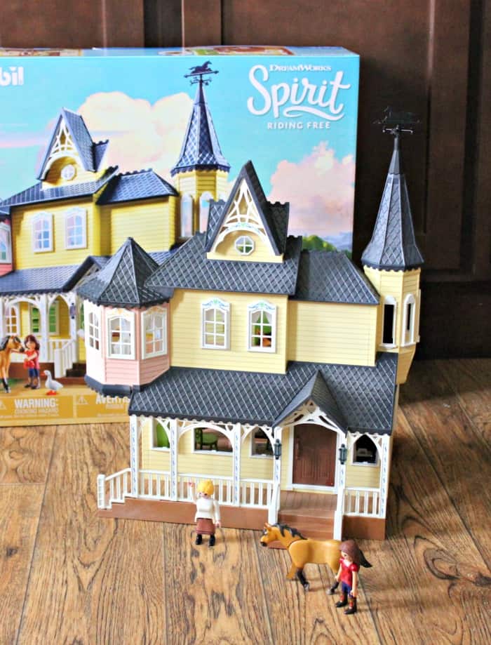 Playmobil DreamWorks Spirit Riding Free Lucky's Happy Home