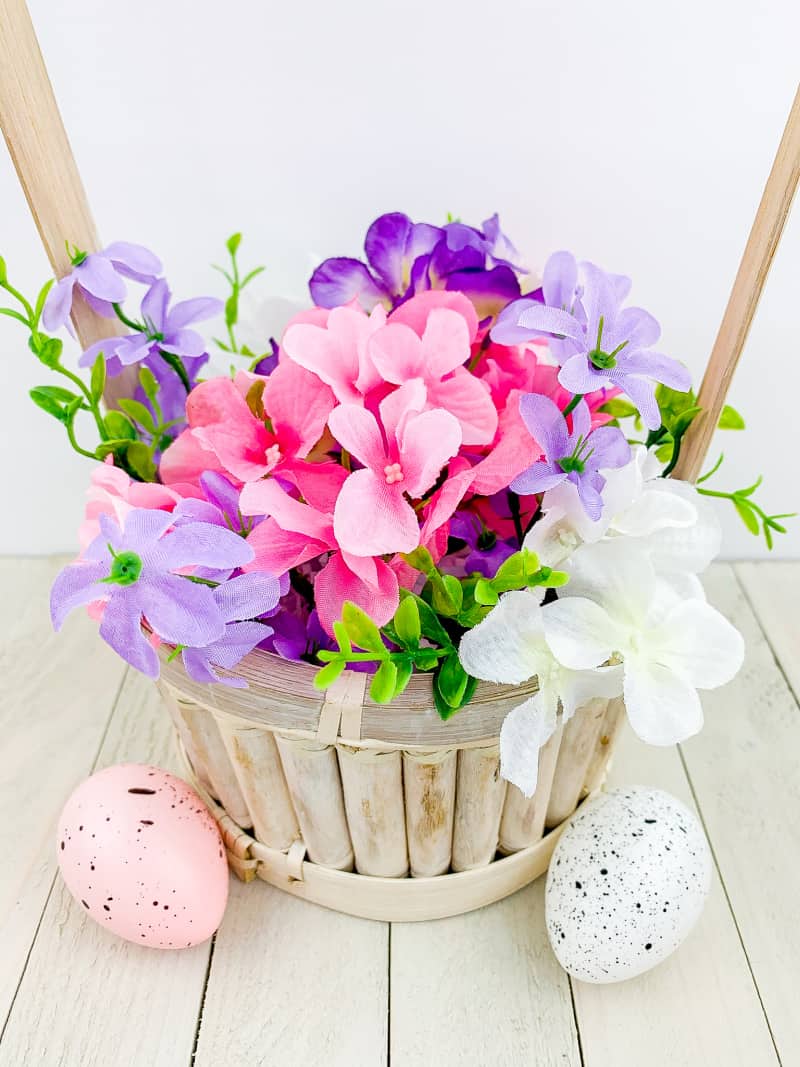 If you want to make Easter flower baskets for a centerpiece, try this easy craft. There are many types of Easter flowers you can use!