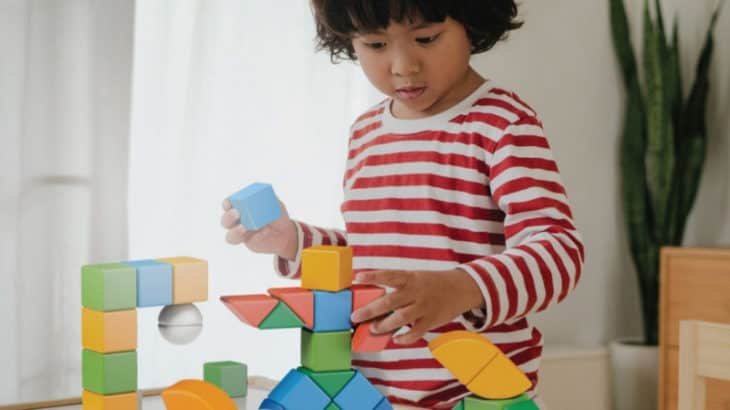 Check out the best magnetic building blocks for toddlers and preschoolers. These Swiss Made blocks are a great screen-free activity for kids.