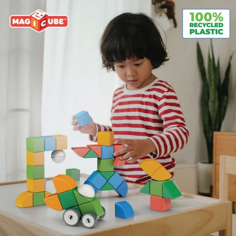 Check out the best magnetic building blocks for toddlers and preschoolers. These Swiss Made blocks are a great screen-free activity for kids.