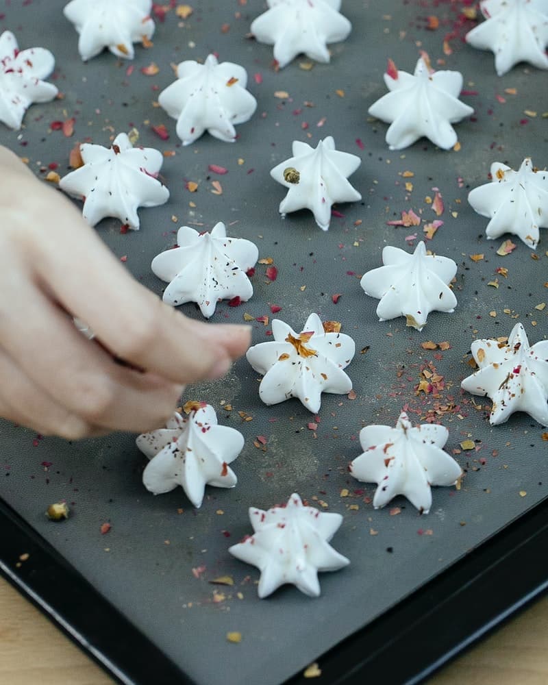 This chewy meringue cookies recipe is not only easy to make, but it's also healthy and delicious. It takes just a few minutes to prepare these tasty treats. The kids will love helping out in the kitchen with this one!