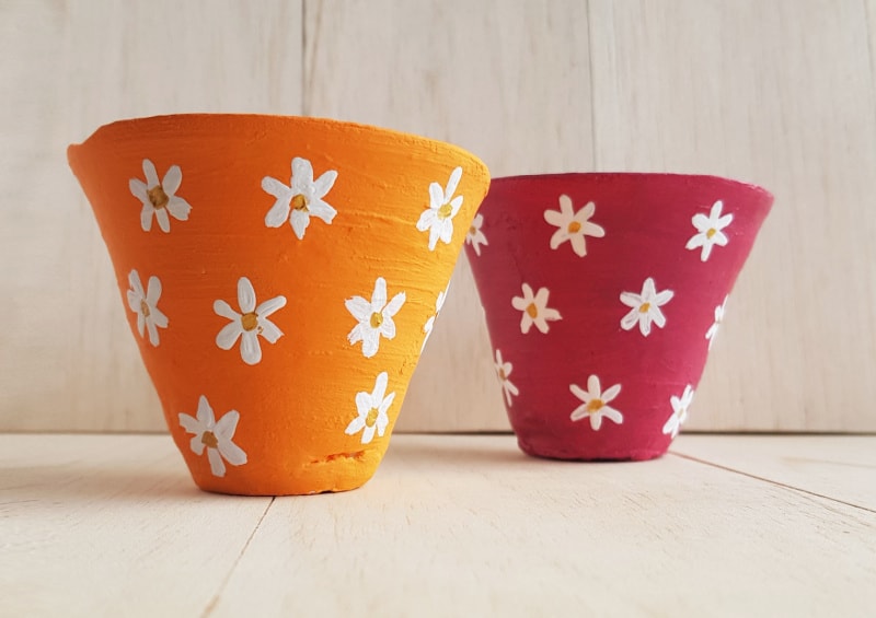 Learn more about flower pot painting for kids. Check out this easy tutorial to make painted flower pots with your child.