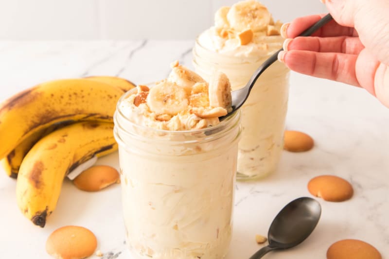 Banana pudding fluff is a delicious banana pudding with instant pudding mix and vanilla wafers. Try this crowd-pleaser today.