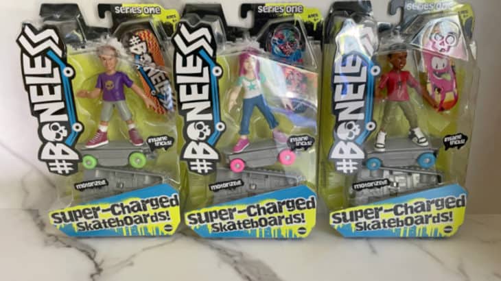 Have you heard of Boneless Skateboard toys? These mini skateboard toys are mini, electric-powered skateboards with hyper-poseable skaters and crazy stunt playsets. 