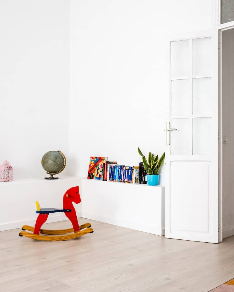 Simple living and minimalism are trendy today as ways to reduce stress, declutter, and control your budget. Learn how to create a minimalist kids' room to create the perfect place for your child.