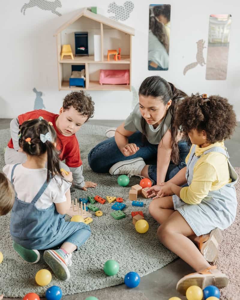 Wondering about toy minimalism? Find out more about imaginative play with fewer toys and the benefits becoming a toy minimalist.