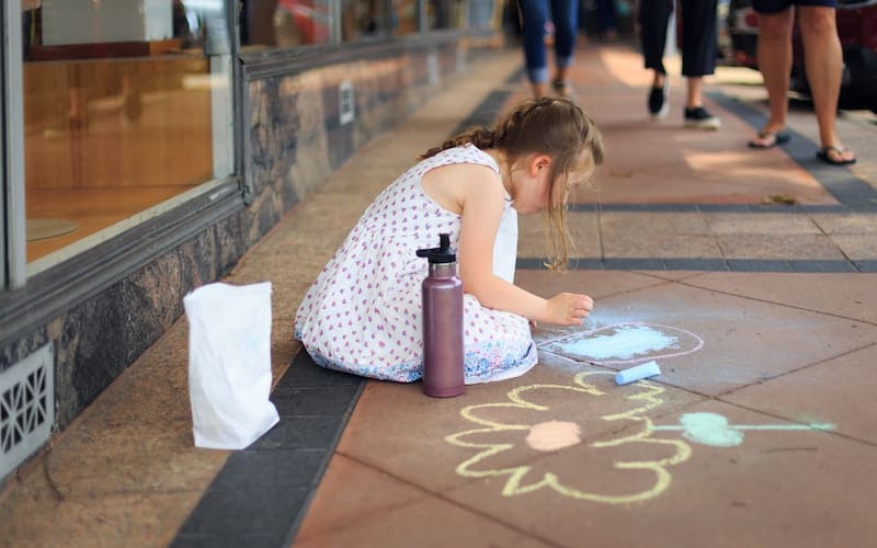 girl drawing with chalk
