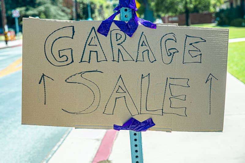 garage sale sign