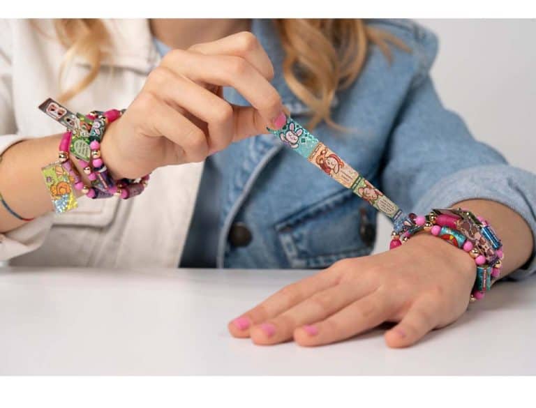 girl making friendship bracelet with stickers