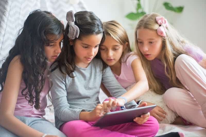 children using a tablet